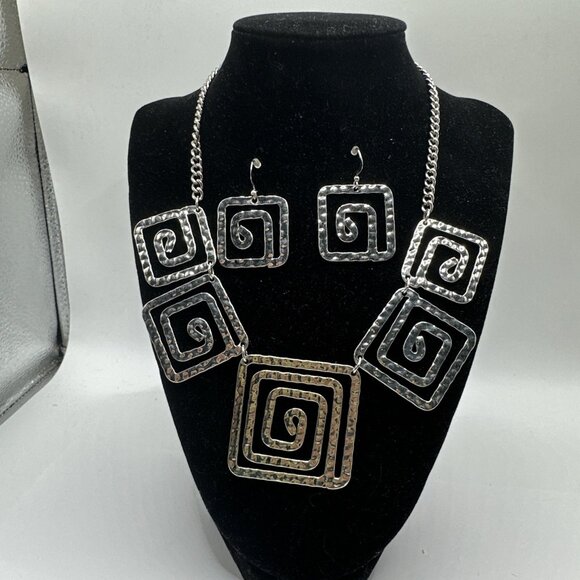 Set SilverTone Spiral Square Hammered Chain Necklace Earrings  16” 2” Ext Tribal - Picture 5 of 9